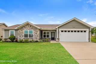 6106 Larkgrove Dr, Louisville, KY 40229