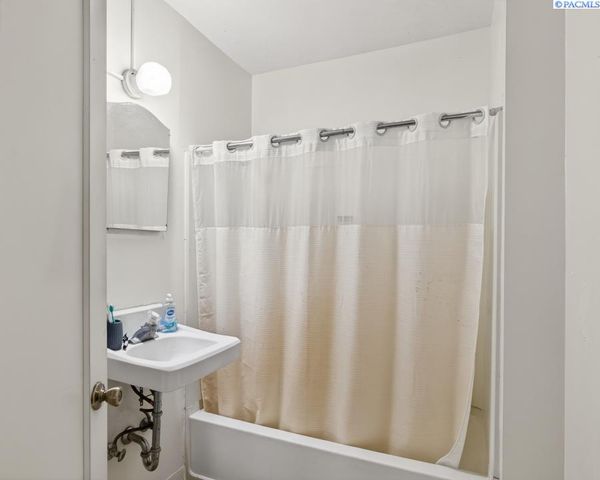 732 NW Ritchie, Pullman, WA 99163