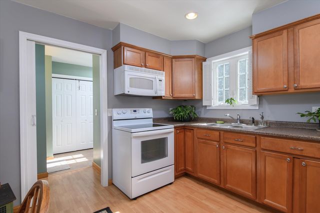 23 Wilsons Woods Road, Brattleboro, VT 05301