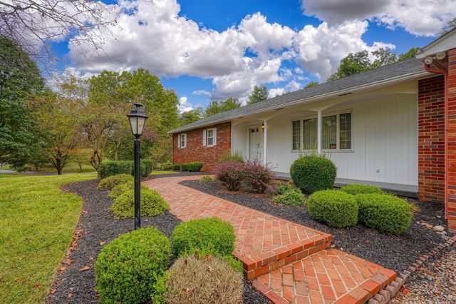 626 Rainbow Drive NW, Lancaster, OH 43130