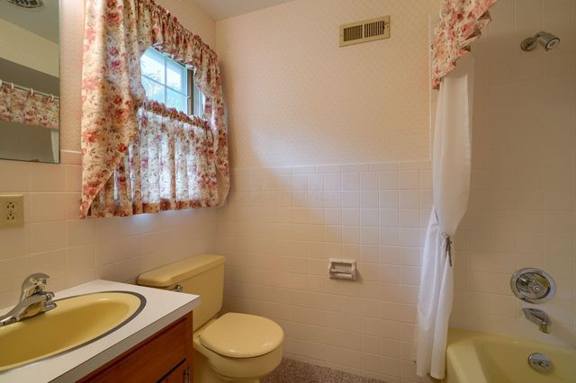 626 Rainbow Drive NW, Lancaster, OH 43130