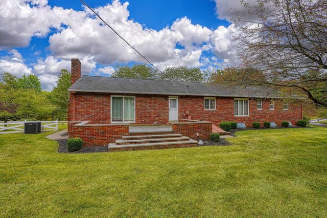 626 Rainbow Drive NW, Lancaster, OH 43130