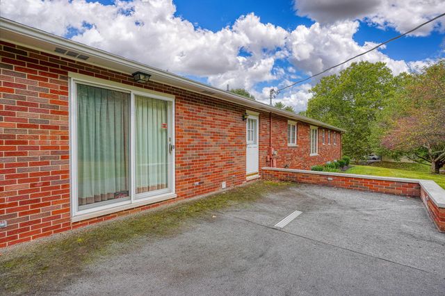 626 Rainbow Drive NW, Lancaster, OH 43130