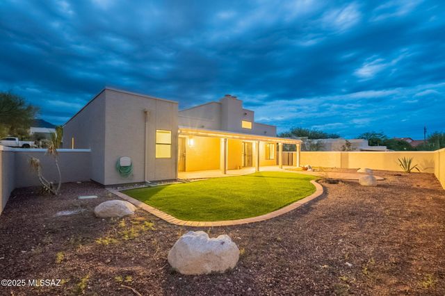 6822 E Brownstone Place, Tucson, AZ 85750