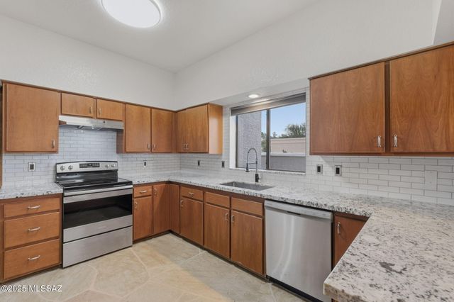 6822 E Brownstone Place, Tucson, AZ 85750