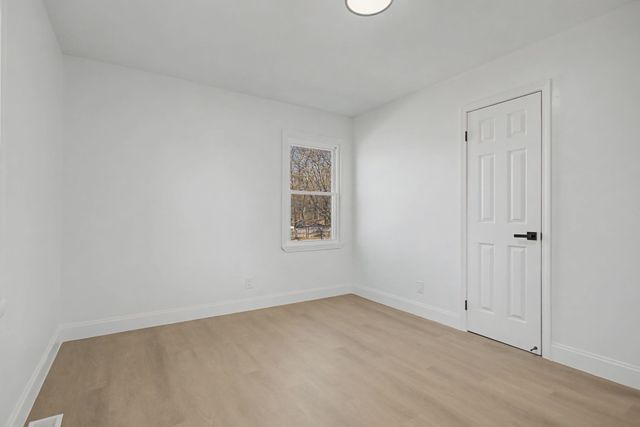 131 Lakeside Dr, Columbia, TN 38401