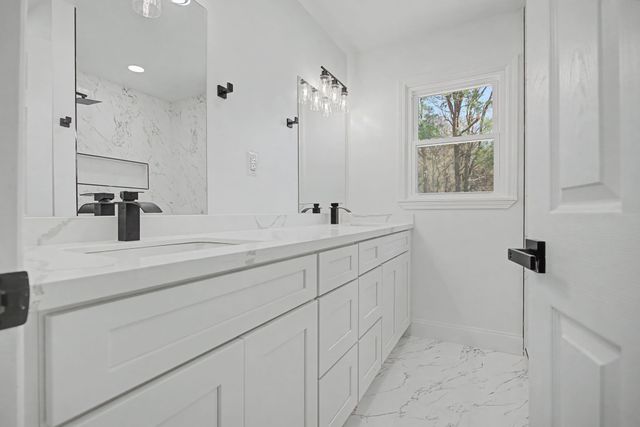 131 Lakeside Dr, Columbia, TN 38401