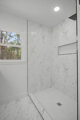 131 Lakeside Dr, Columbia, TN 38401