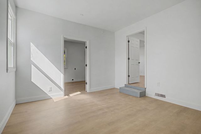 131 Lakeside Dr, Columbia, TN 38401