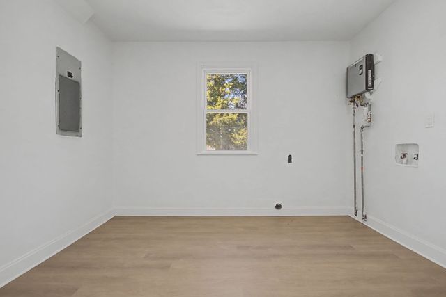 131 Lakeside Dr, Columbia, TN 38401