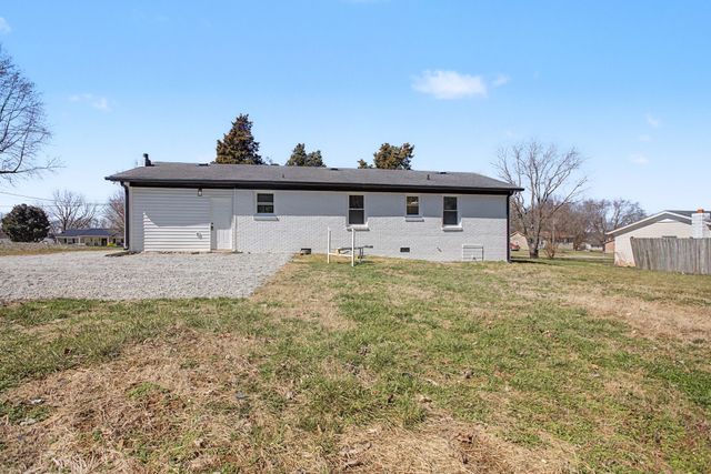 131 Lakeside Dr, Columbia, TN 38401