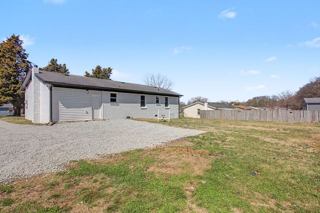 131 Lakeside Dr, Columbia, TN 38401