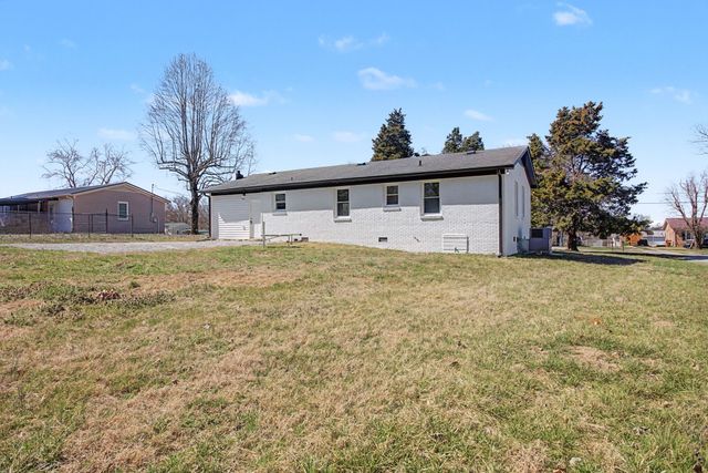 131 Lakeside Dr, Columbia, TN 38401