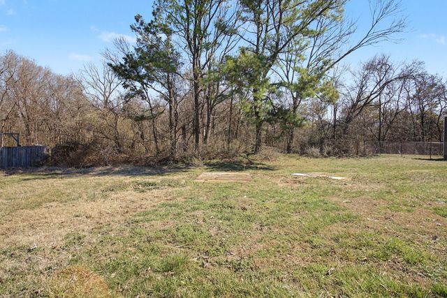 131 Lakeside Dr, Columbia, TN 38401