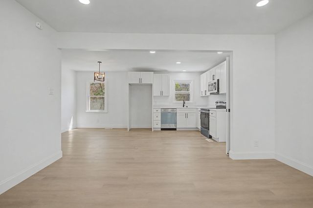 131 Lakeside Dr, Columbia, TN 38401