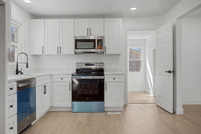 131 Lakeside Dr, Columbia, TN 38401