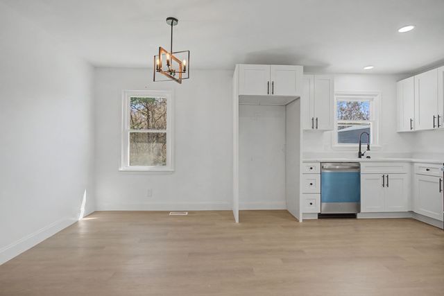 131 Lakeside Dr, Columbia, TN 38401