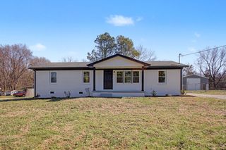 131 Lakeside Dr, Columbia, TN 38401