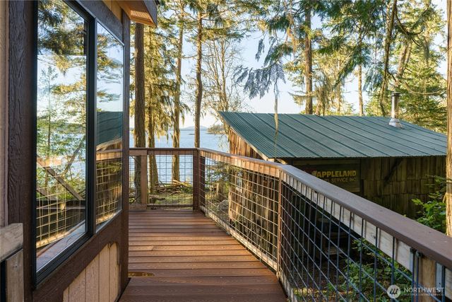 385 Doe Run, Lopez Island, WA 98261