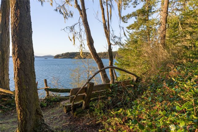 385 Doe Run, Lopez Island, WA 98261