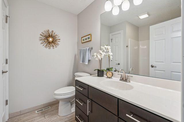 3520 Black Lion Circle NA, Bettendorf, IA 52722