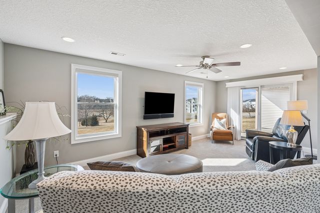 3520 Black Lion Circle NA, Bettendorf, IA 52722