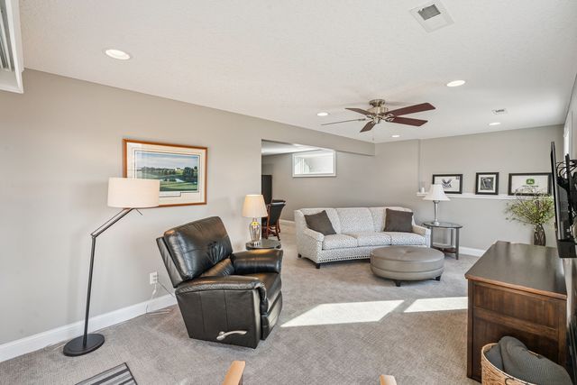 3520 Black Lion Circle NA, Bettendorf, IA 52722