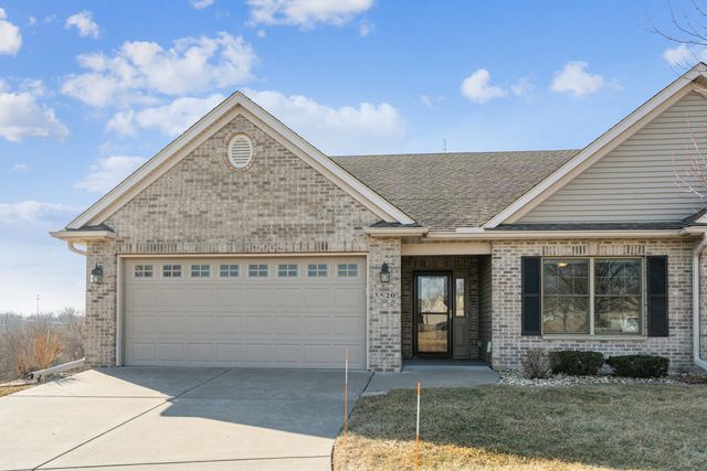 3520 Black Lion Circle NA, Bettendorf, IA 52722