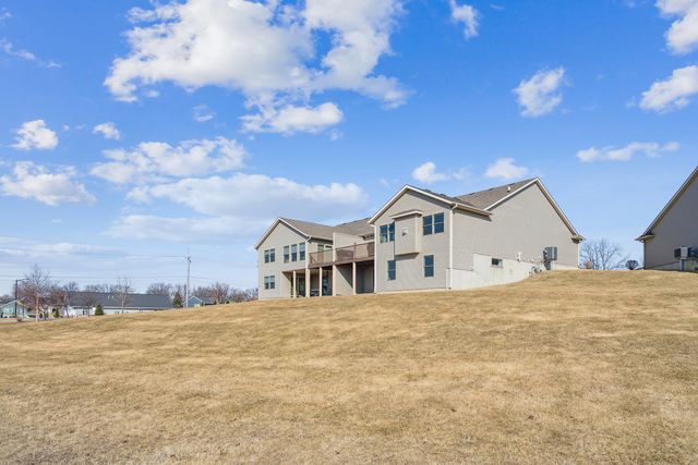 3520 Black Lion Circle NA, Bettendorf, IA 52722