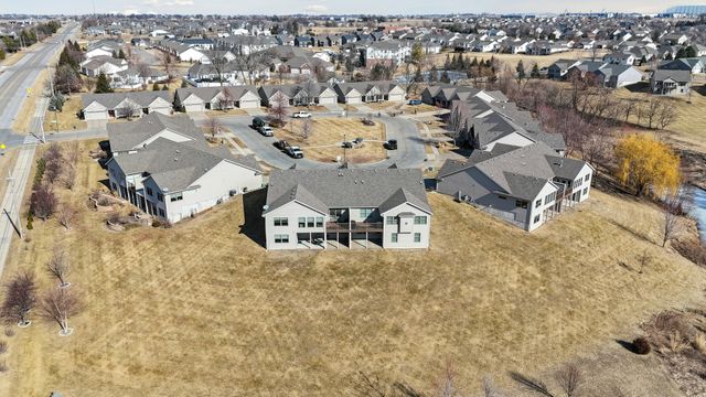 3520 Black Lion Circle NA, Bettendorf, IA 52722