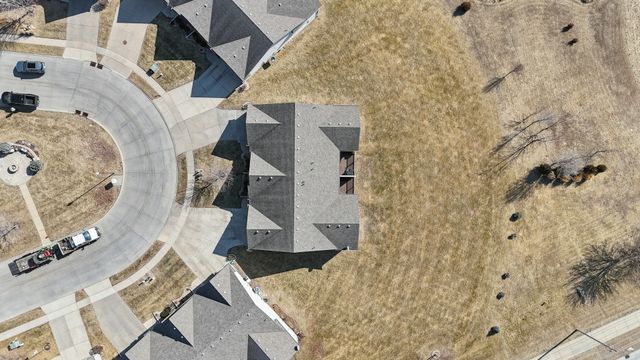 3520 Black Lion Circle NA, Bettendorf, IA 52722