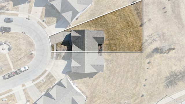 3520 Black Lion Circle NA, Bettendorf, IA 52722