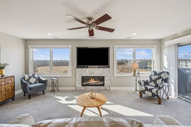 3520 Black Lion Circle NA, Bettendorf, IA 52722