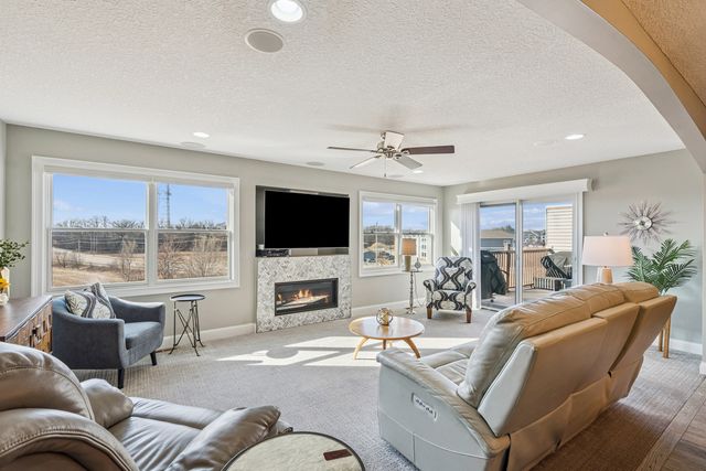 3520 Black Lion Circle NA, Bettendorf, IA 52722