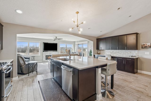 3520 Black Lion Circle NA, Bettendorf, IA 52722