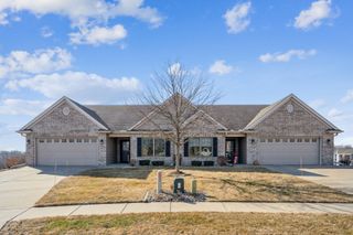 3520 Black Lion Circle NA, Bettendorf, IA 52722