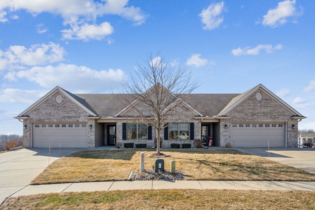 3520 Black Lion Circle NA, Bettendorf, IA 52722