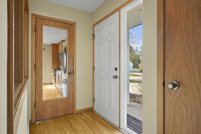 19 Red Maple Trail, Madison, WI 53717