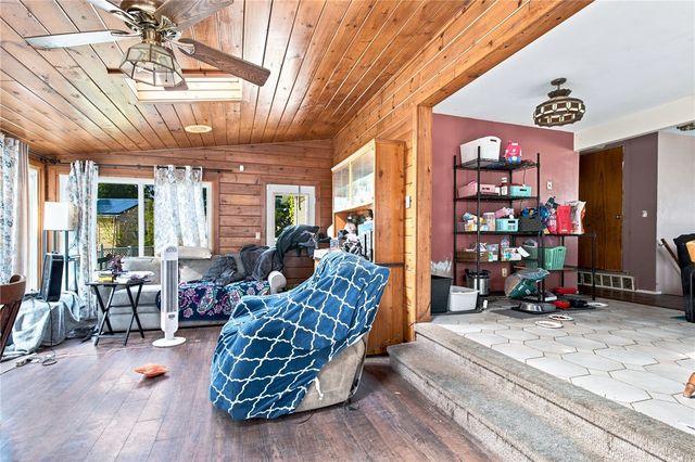 23 Hornbeam Drive, Cranston, RI 02921