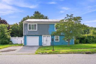 23 Hornbeam Drive, Cranston, RI 02921