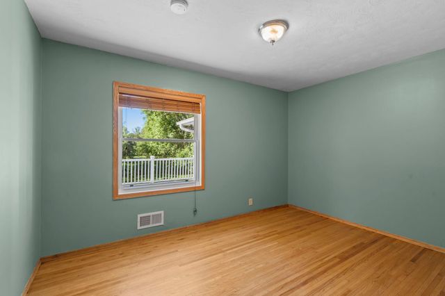 16633 Temple Drive N, Minnetonka, MN 55345