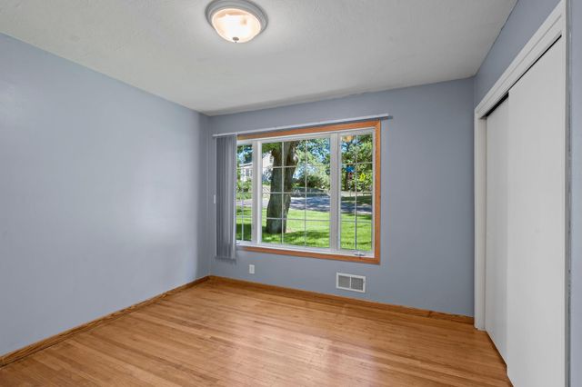16633 Temple Drive N, Minnetonka, MN 55345