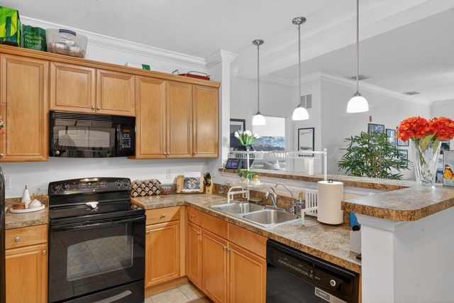 1185 SW 9TH ROAD 212, Gainesville, FL 32601