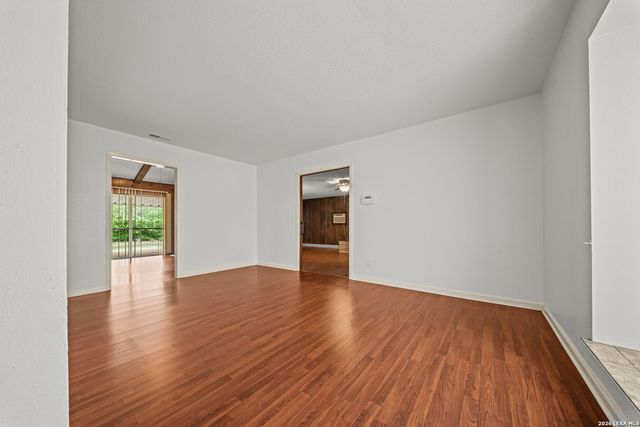 7246 HICKORY GROVE DR, San Antonio, TX 78227