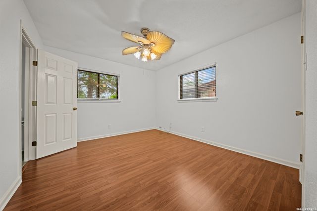 7246 HICKORY GROVE DR, San Antonio, TX 78227