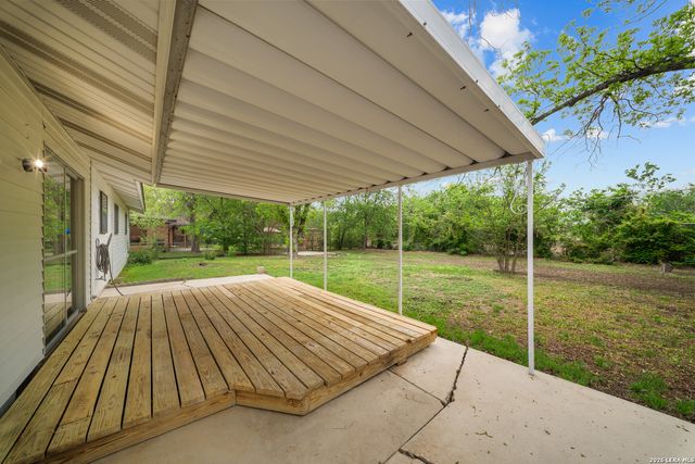 7246 HICKORY GROVE DR, San Antonio, TX 78227