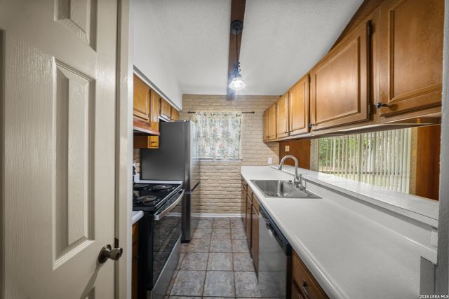 7246 HICKORY GROVE DR, San Antonio, TX 78227