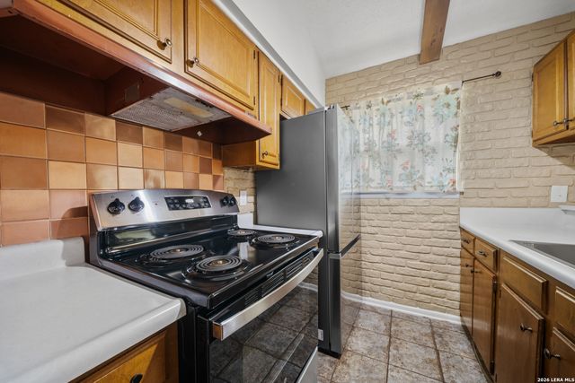 7246 HICKORY GROVE DR, San Antonio, TX 78227