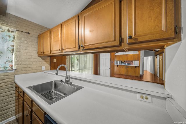 7246 HICKORY GROVE DR, San Antonio, TX 78227