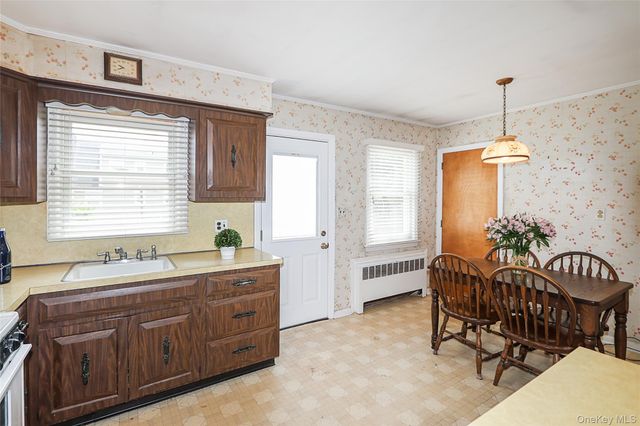 821 10th Street, West Babylon, NY 11704